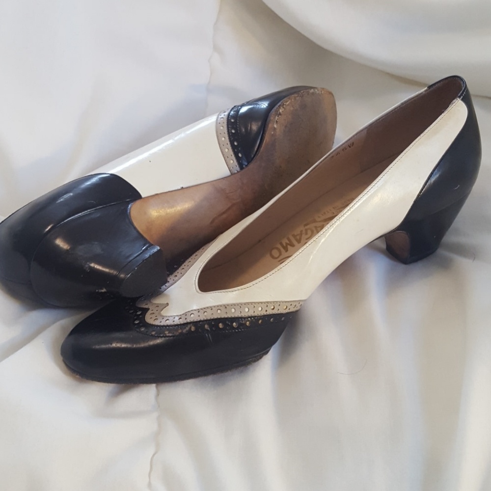 Vintage Ferragamo spectator loafers 7b